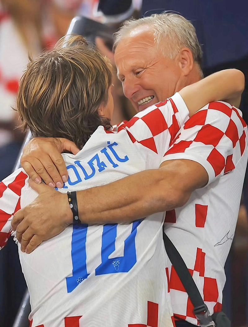 预选赛全胜零丢球，斯通斯：每个人都在其中发挥了作用