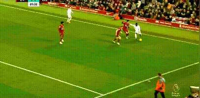 欧文突破防守连续得分