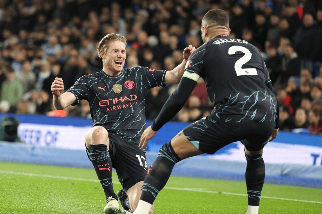 斯卡洛尼戴白手套递交世界杯，因凡蒂诺为仪式错误公开道歉