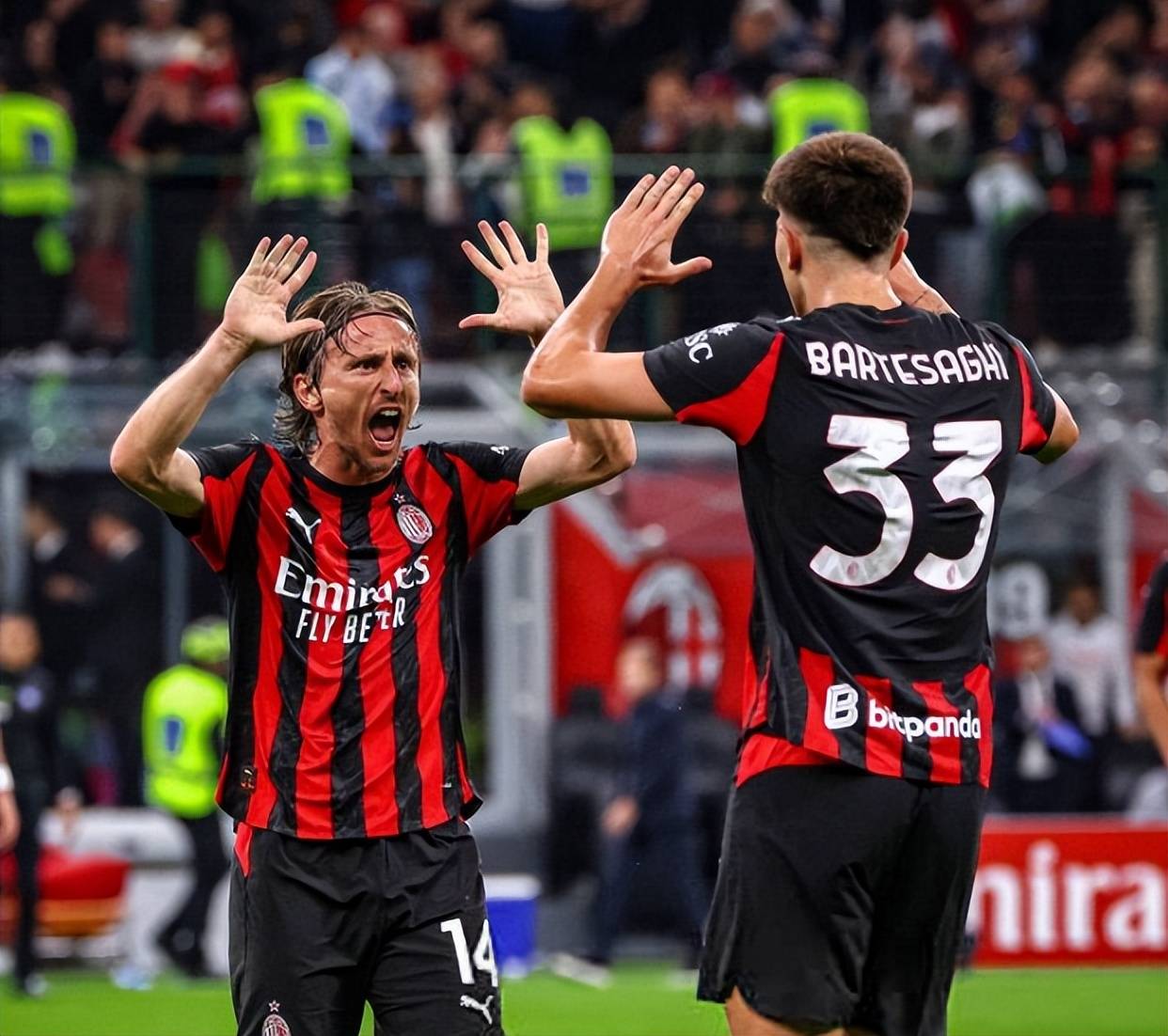 谢娜第一次下场打高尔夫获老公陪伴，甜喊张杰“老张”羡煞旁人